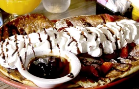 Short stack with Chocolate chips. Served with Chocolate sauce, Strawberries, Whipped Cream, and Powdered sugar.